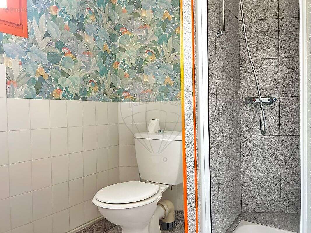 Commerce à VARENNES-VAUZELLES