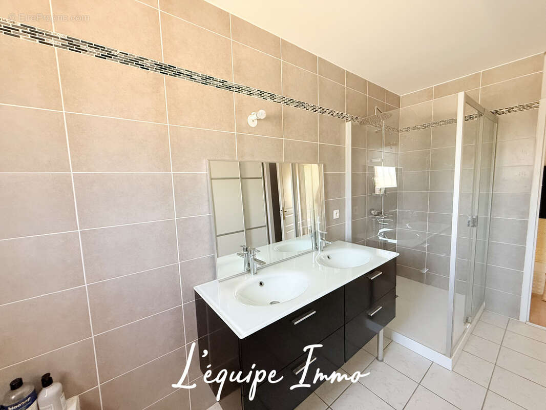 Maison T4 de 116 m2- Maison duplex T2- 2 garages- Piscine- Terrain de 1980 m2- - photo 19