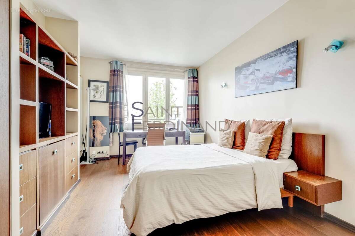 Appartement à NEUILLY-SUR-SEINE