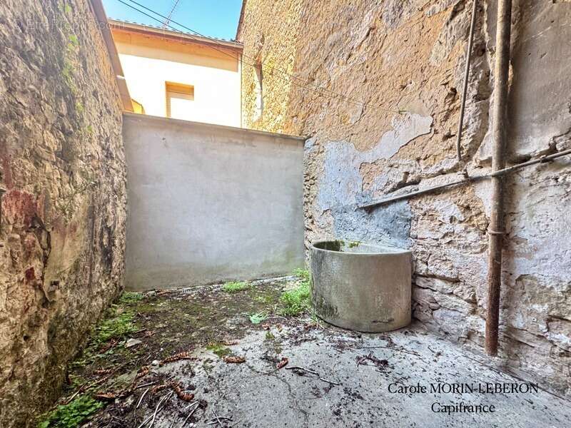 Maison en pierre à rénover, 3 chambres, garage et cour - photo 12
