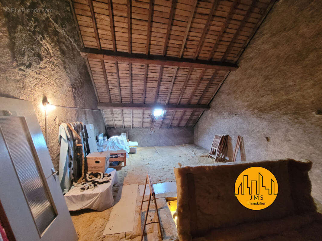 Maison à MONTMARAULT