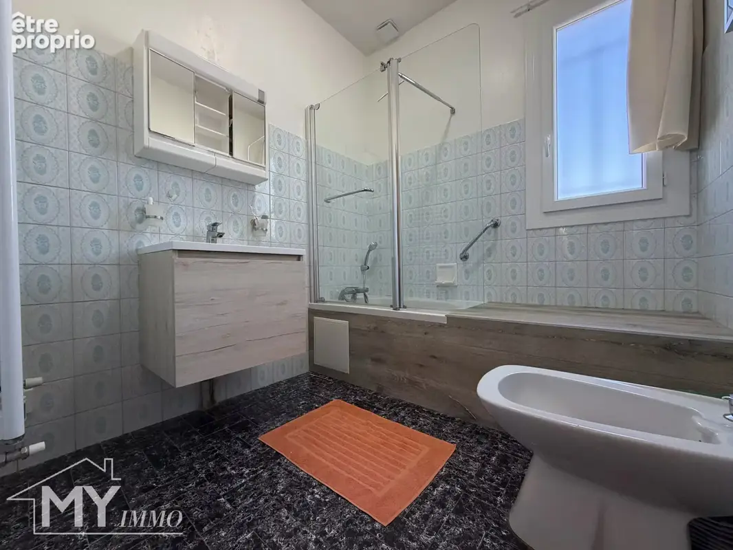 VÉLINES - Maison de plain-pied avec 3 chambres - photo 11