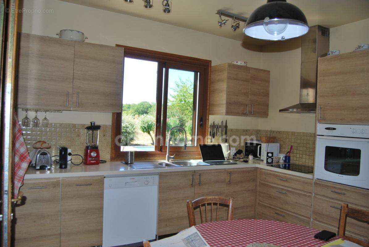 Belle maison familiale de plain pied de 140m2 avec piscine - photo 7