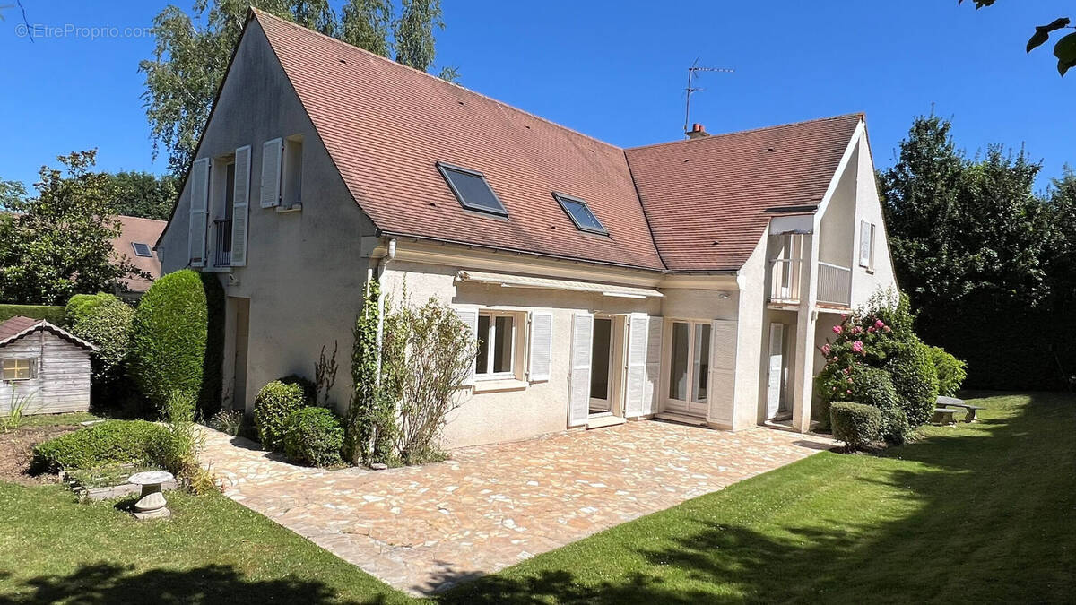 Maison à SAINT-NOM-LA-BRETECHE