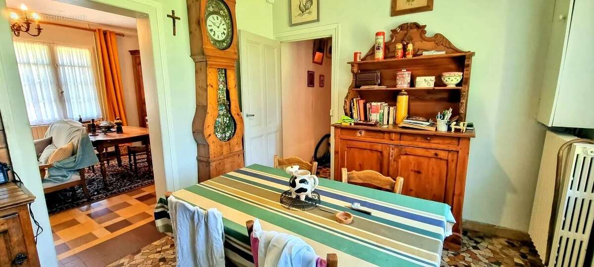 PROPRIETE AUTHENTIQUE   composée d' une maison familiale  et  de dépendances sur 10 HA . * - photo 12