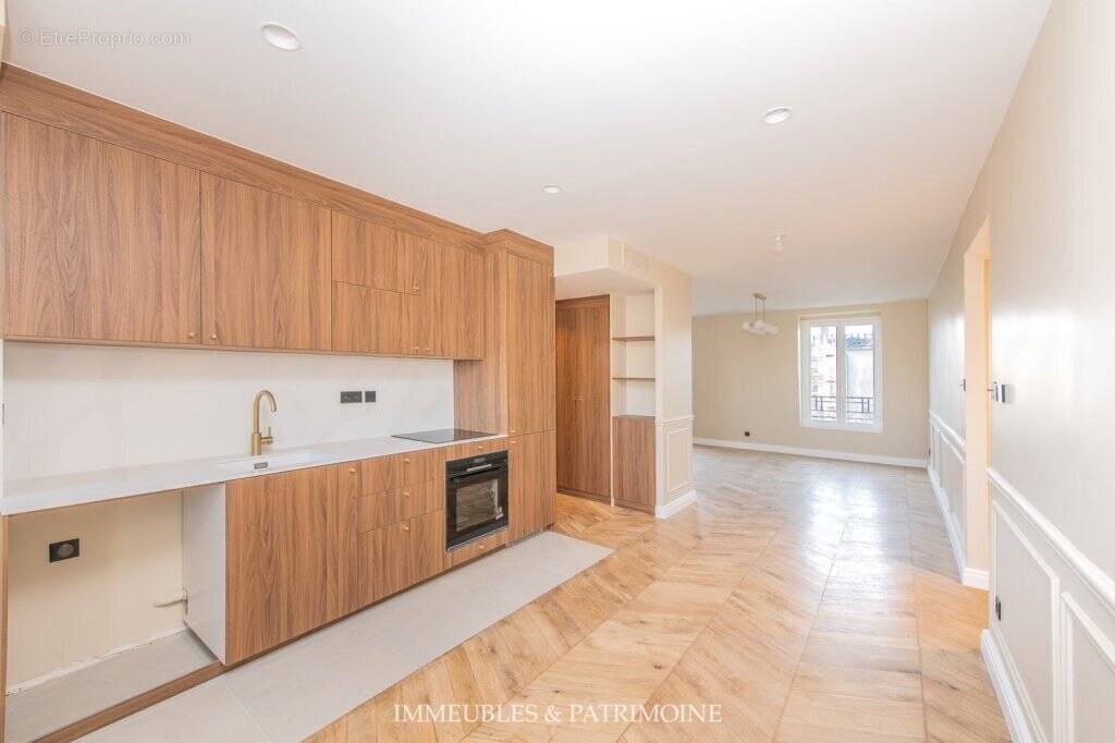 Appartement à PARIS-8E