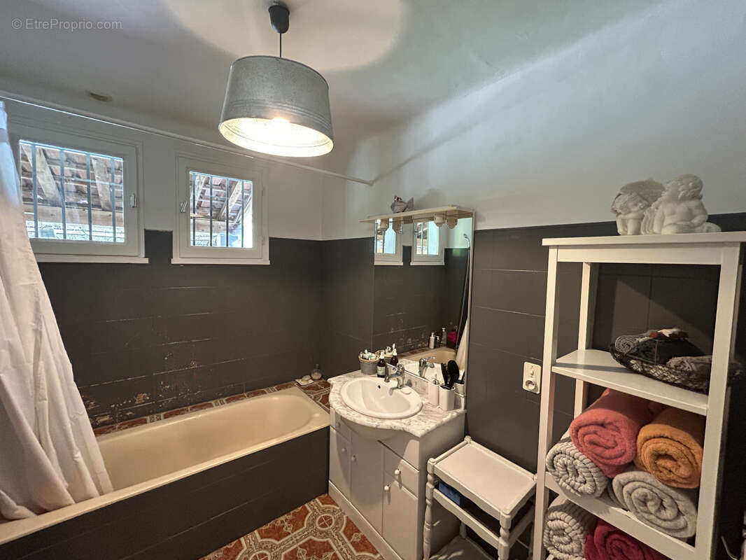 Maison à MONTAREN-ET-SAINT-MEDIERS