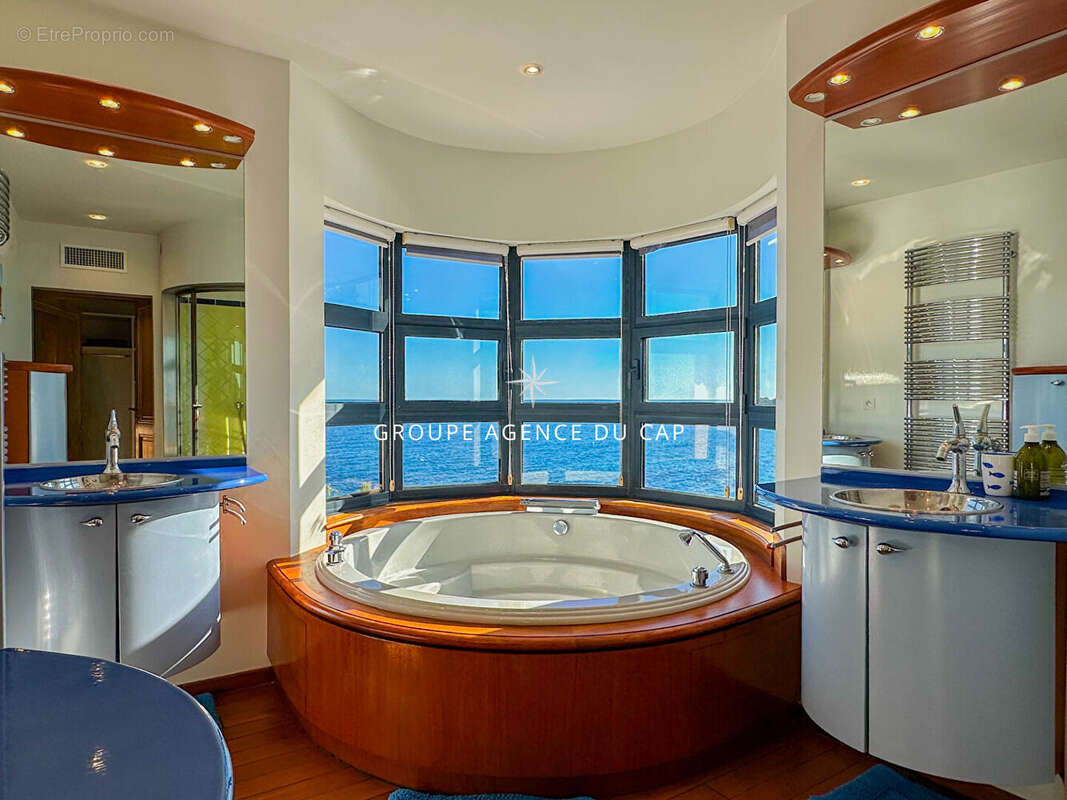 Maison à LES ISSAMBRES