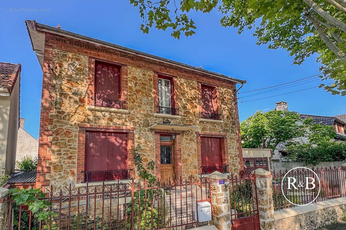 Maison à LES CLAYES-SOUS-BOIS