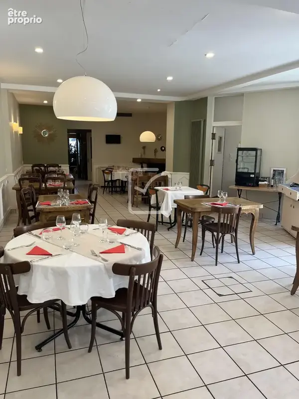 Ensemble immobilier de 799 m2 : Hôtel 2 étoiles, bar et restaurant - photo 8