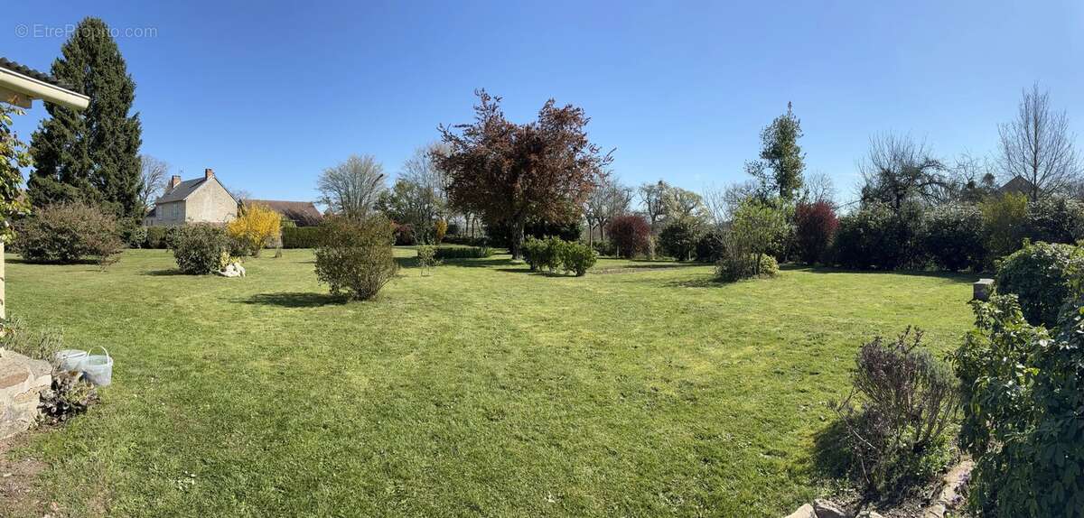 Appartement à SAINT-SULPICE-LES-FEUILLES