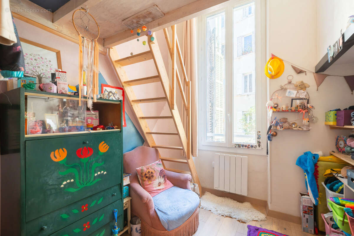 Appartement à MARSEILLE-1E