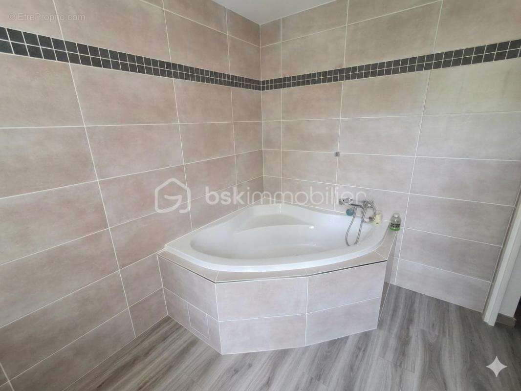 Demeure de Caractère en pierre (218 m²) – DPE B – Prestations Haut de Gamme & Dépendance - photo 11