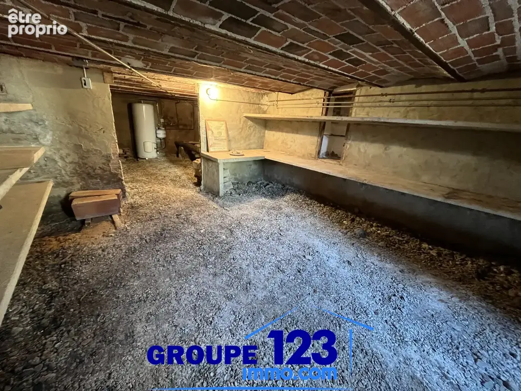 Auxerre - Maison de 81 m2 - T5 - photo 18
