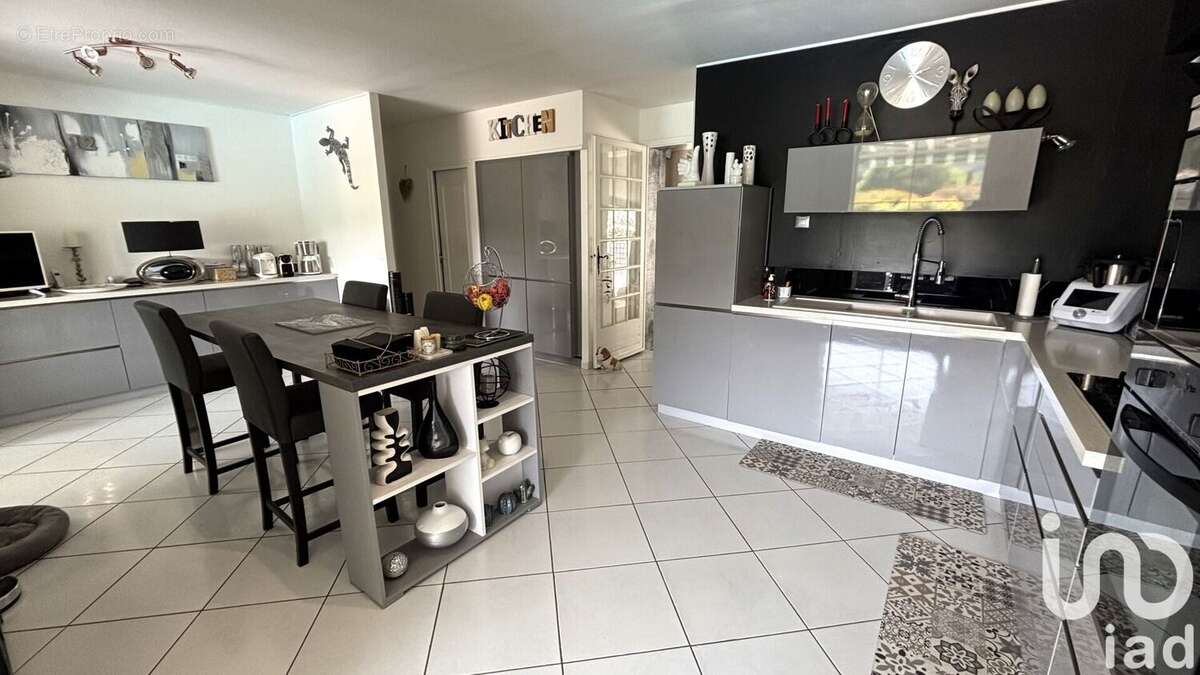 Maison 206 m² à Saint-Martin-D'ardeche  - photo 7