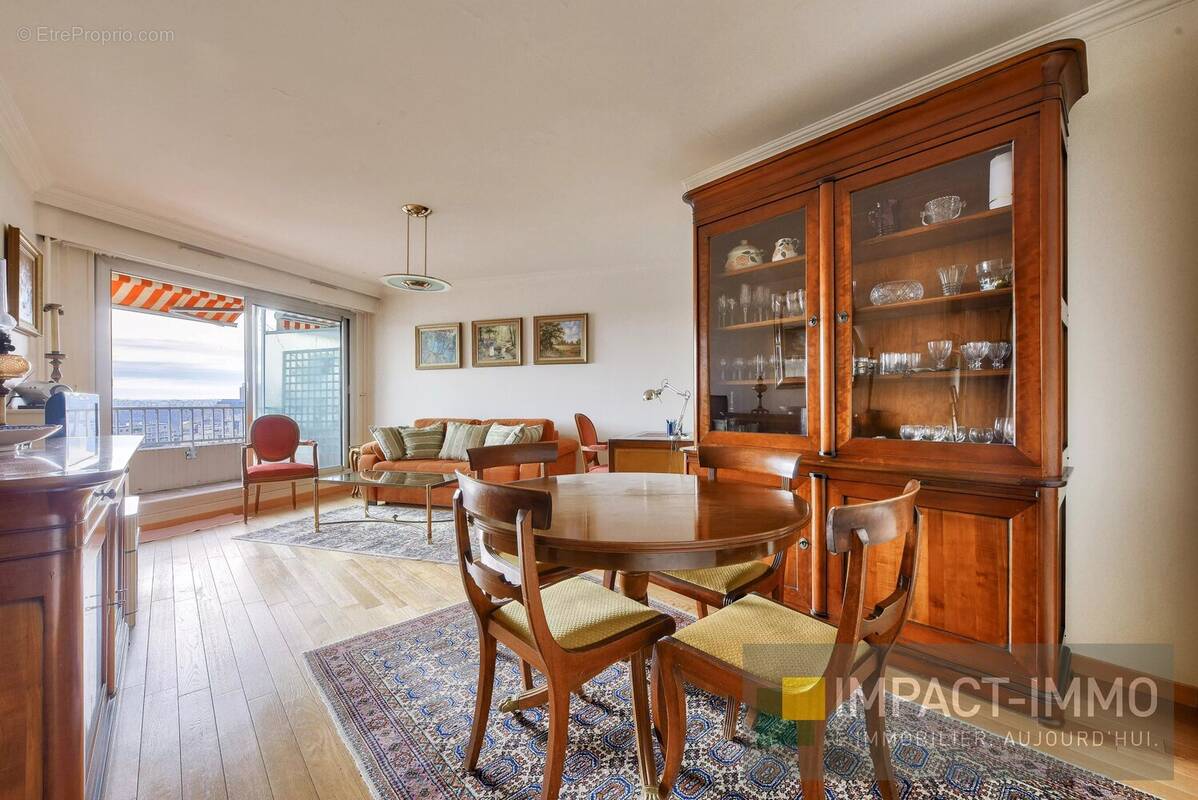 Appartement à COURBEVOIE