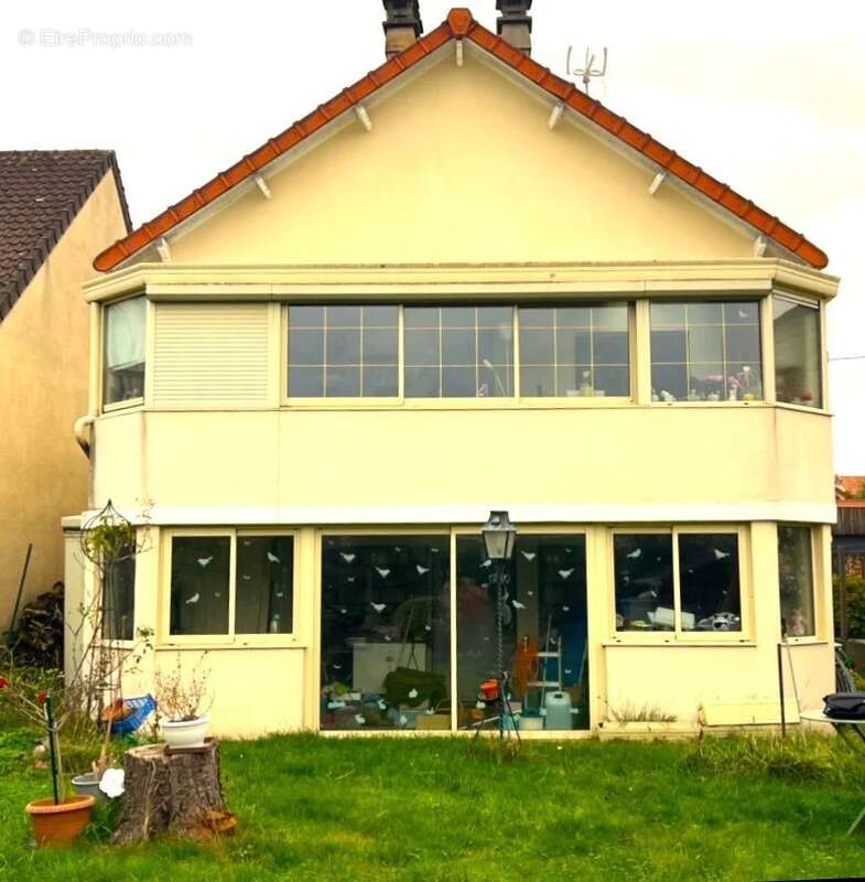 Maison à LES CLAYES-SOUS-BOIS