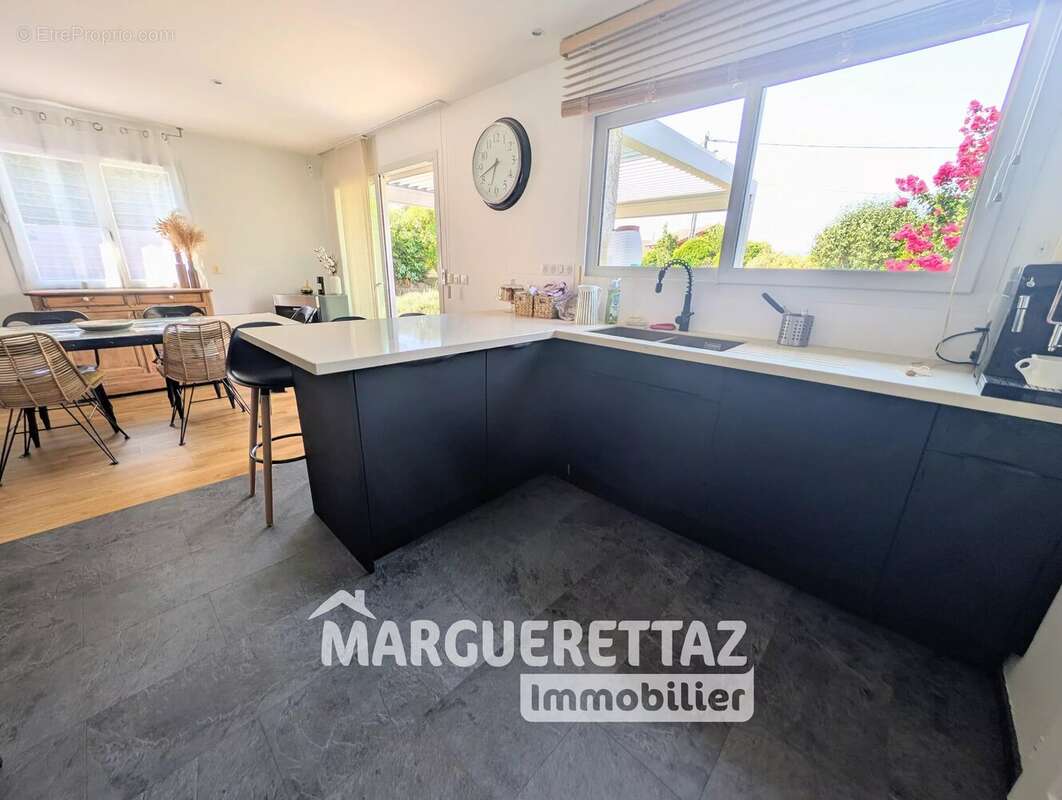 Maison récente T5 sur terrain plat et clôturé - photo 11