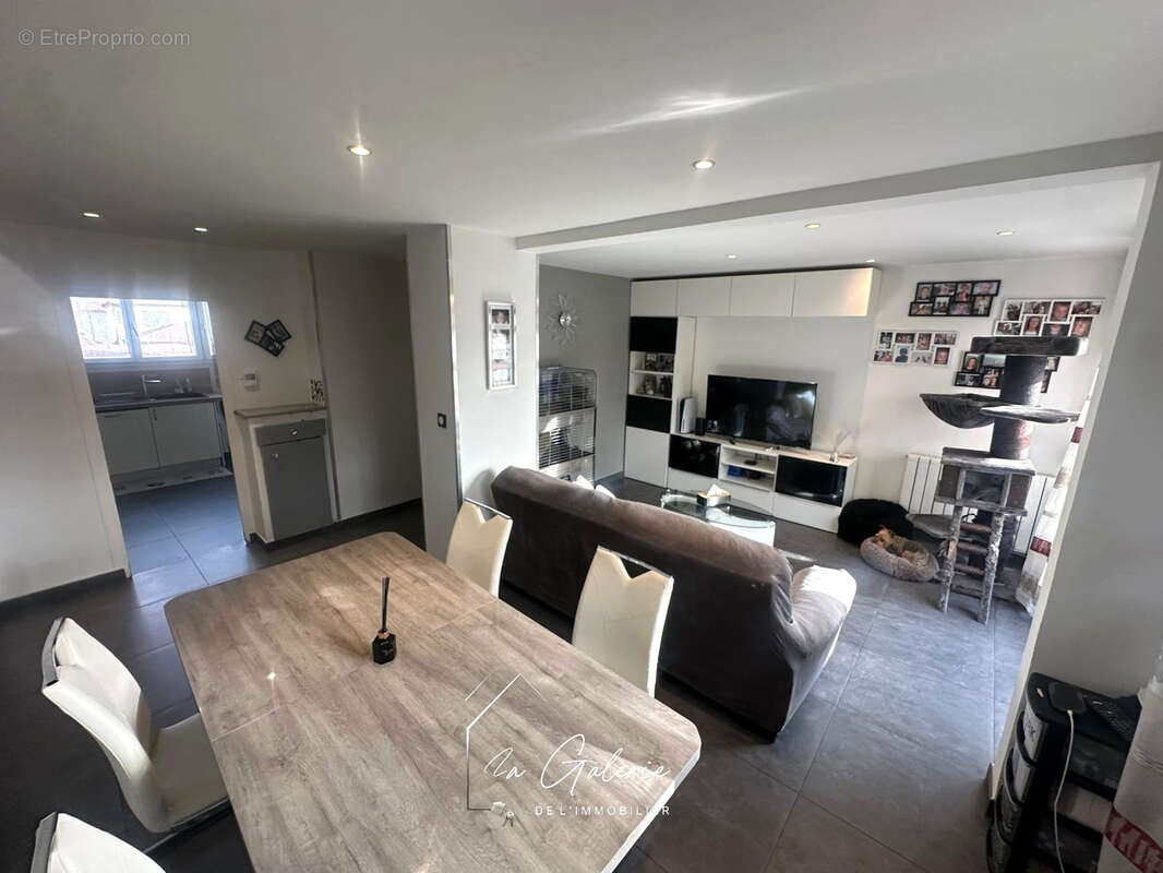 Appartement à SAINT-MARTIN-D'HERES