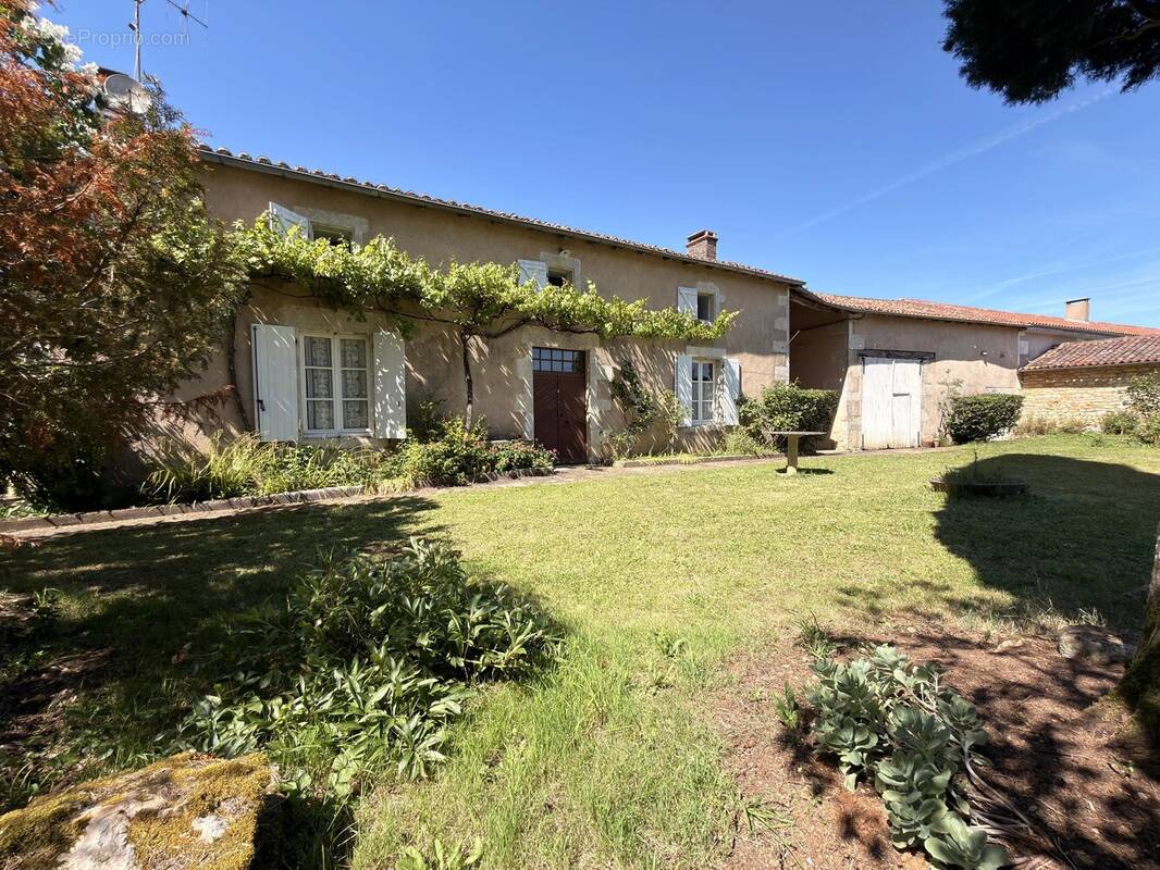 Maison à NANTEUIL-EN-VALLEE