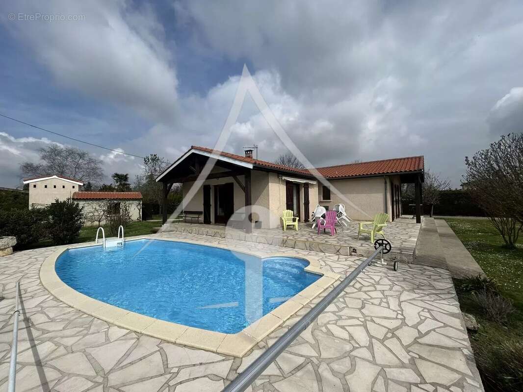 Maison à LAVERNOSE-LACASSE