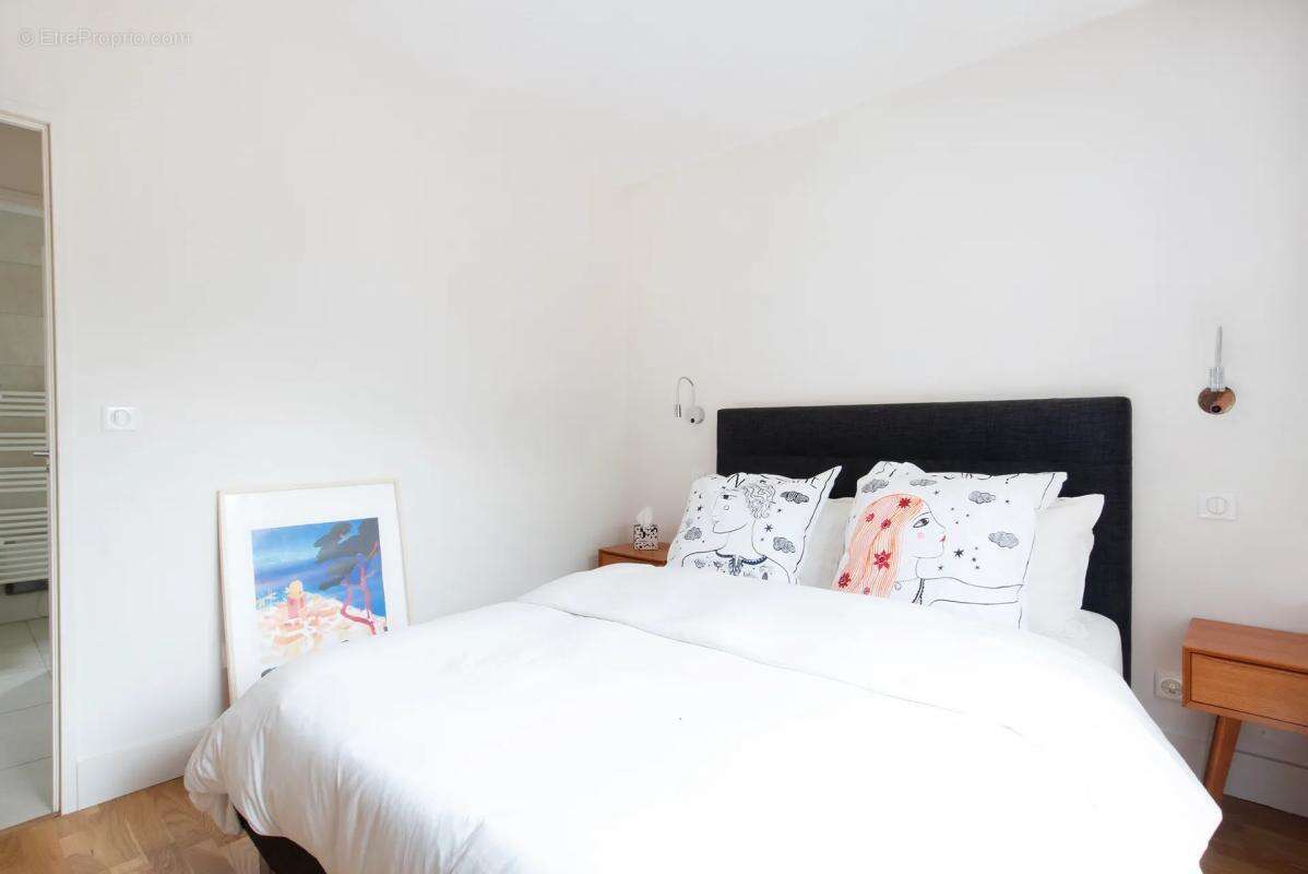 Maison à LA ROQUE-ESCLAPON