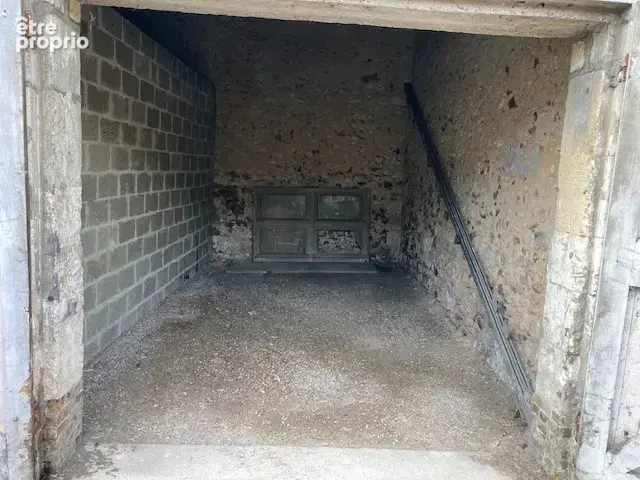 NOGENT le ROTROU - Centre ville - Ancien Bâtiment aménagé en trois garages. - photo 2