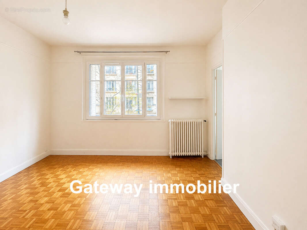 Appartement à PARIS-16E