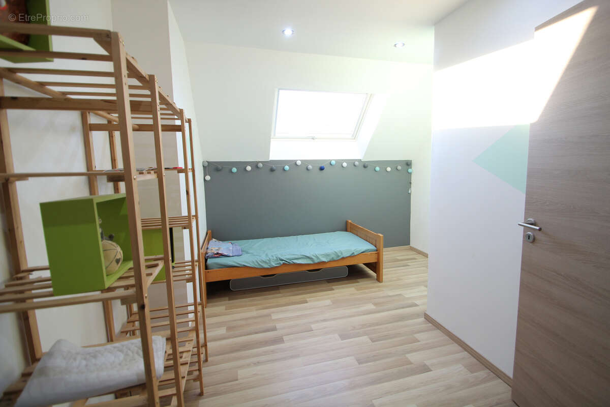 Maison à MONTAIGU-LE-BLIN