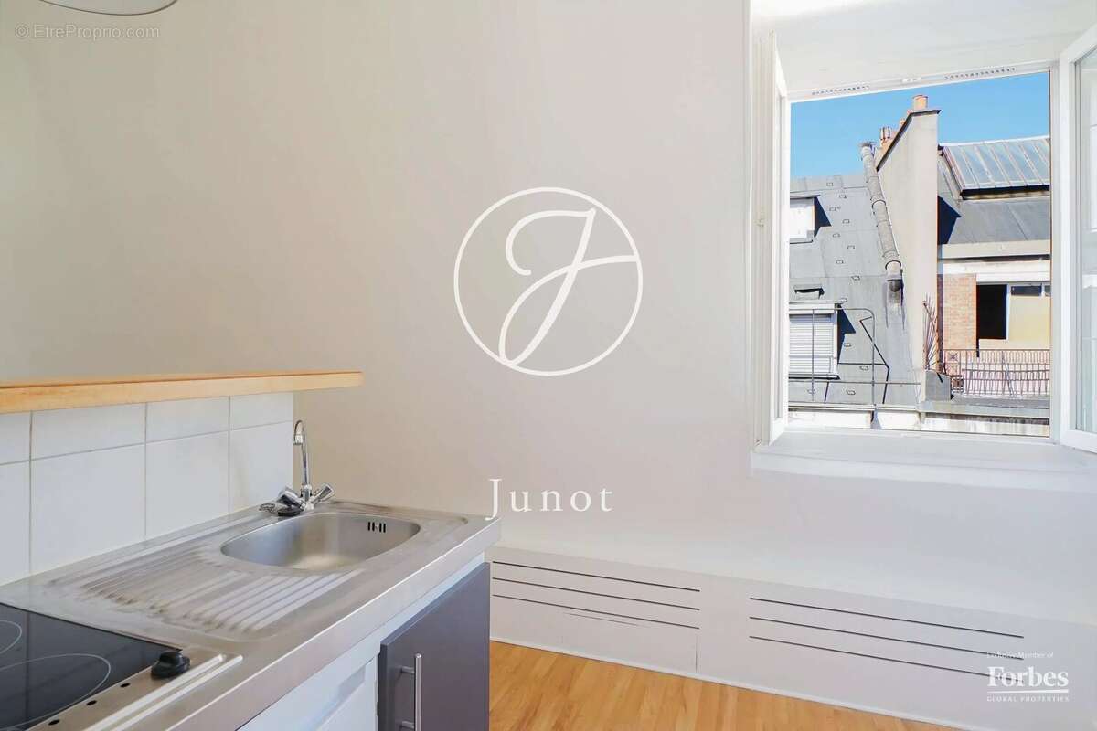 Appartement à PARIS-7E