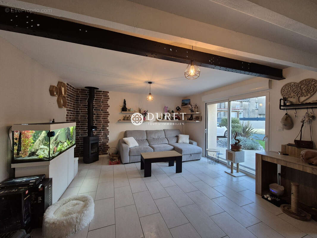 Maison à MONTREVAULT