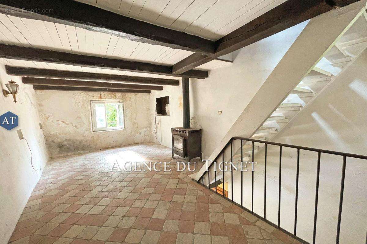 Maison à SAINT-CEZAIRE-SUR-SIAGNE