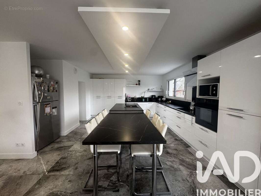 Maison 185 m² à Bouguenais  - photo 4