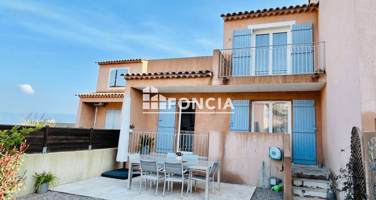 Maison à ROQUEBRUNE-SUR-ARGENS