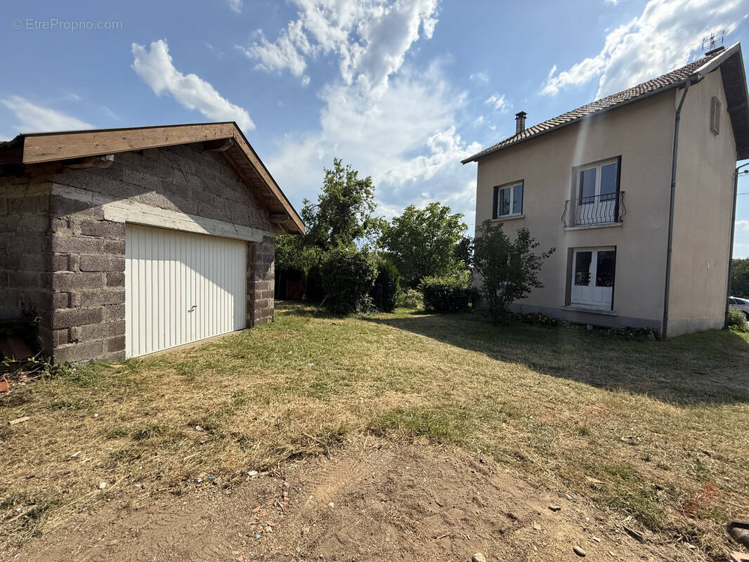 Maison à CELLES-SUR-DUROLLE