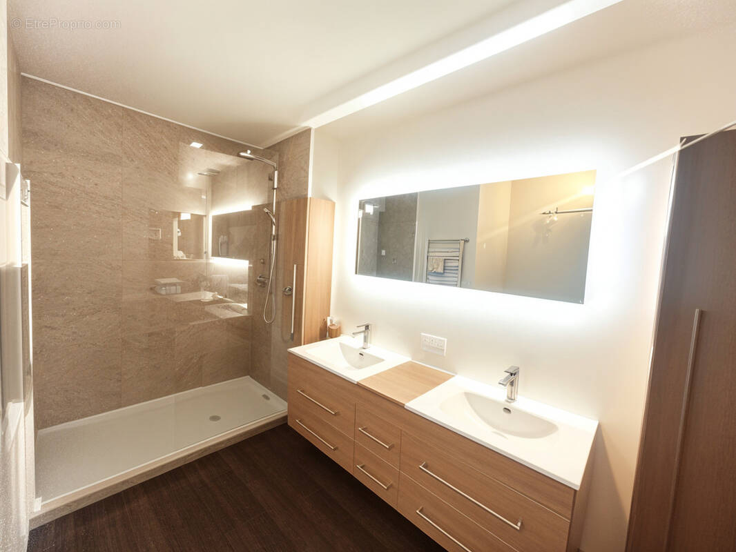 Appartement à SAINT-MAUR-DES-FOSSES