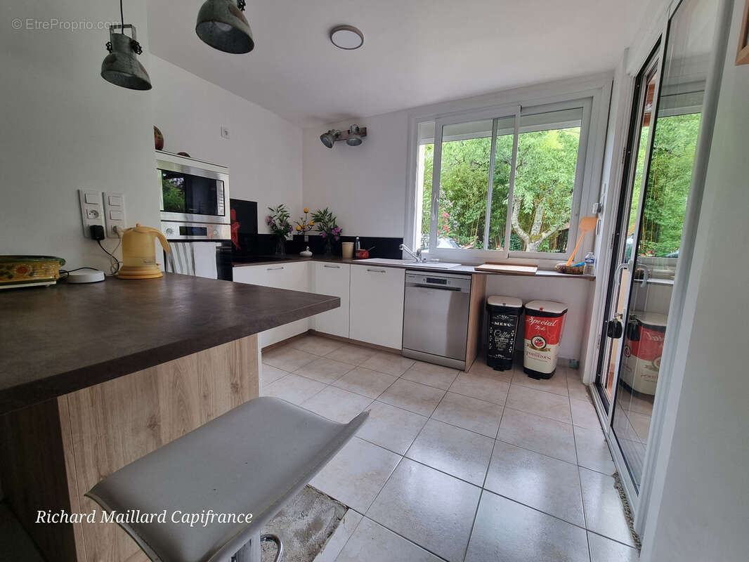 Maison de caractère de 1889, entièrement rénovée, sur un terrain arboré de 2 450 m² - Finhan (82) - photo 9