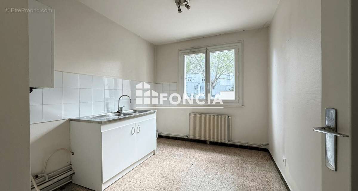 Appartement t2 avec garage secteur charpennes - photo 2