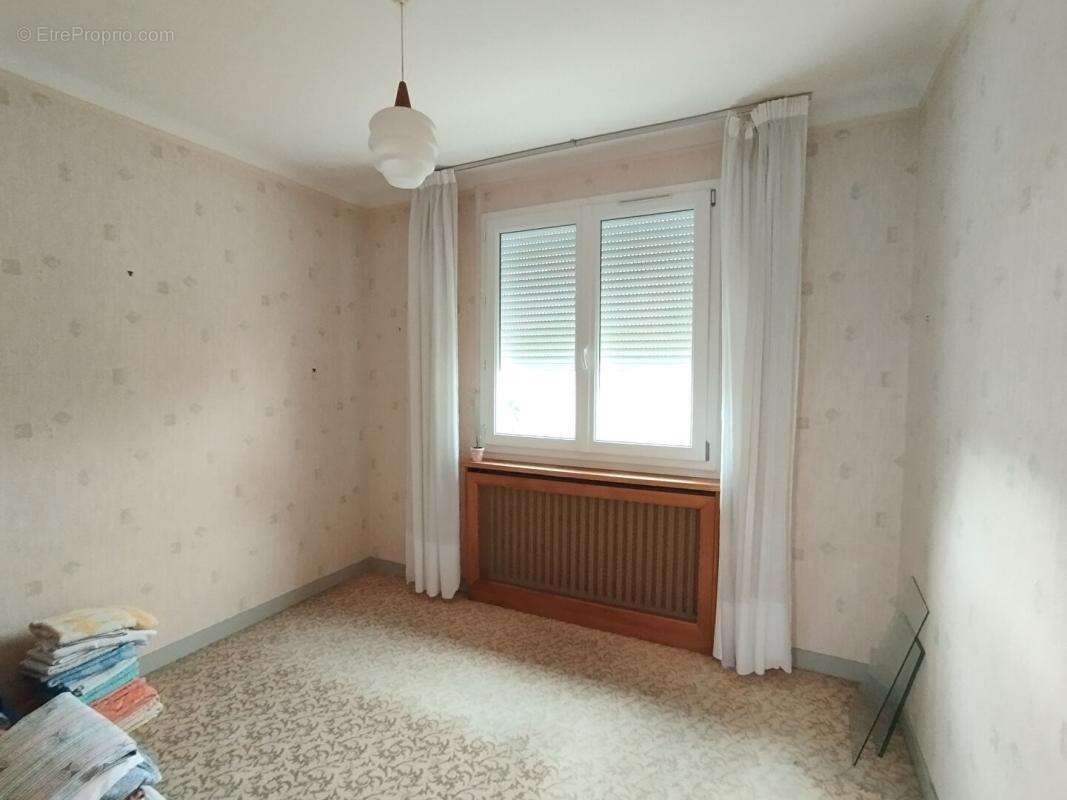 Maison à LA CHAPELLE-BASSE-MER
