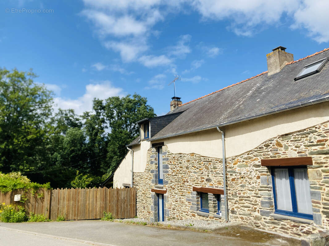 Maison à CARENTOIR