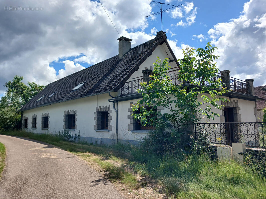 Exclusivité , maison de famille avec des grandes dépendances, entre Le Lac de Crescent et Lormes, Morvan à moi - photo 2