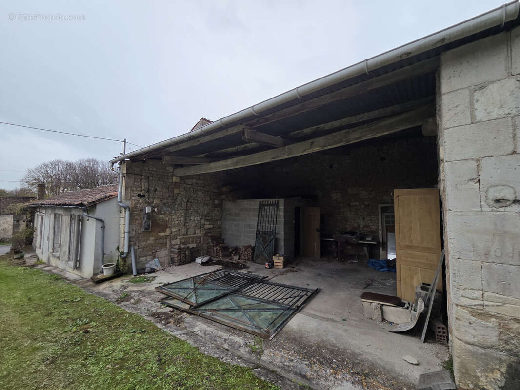 Maison à TRIAC-LAUTRAIT