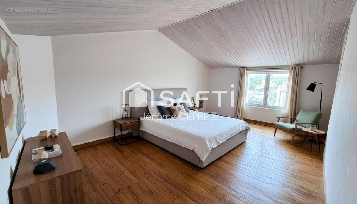 Maison 148 m² à Les Magnils-Reigniers  - photo 7