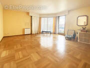 Appartement à LA GARENNE-COLOMBES