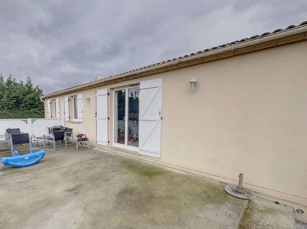 Maison à LESCOUT