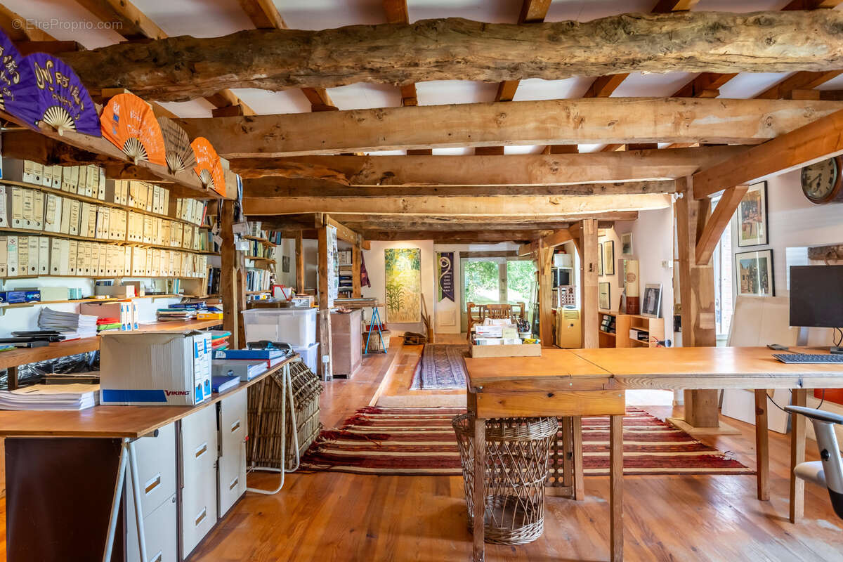 Maison de campagne avec annexes, piscine, grange et vue - photo 31