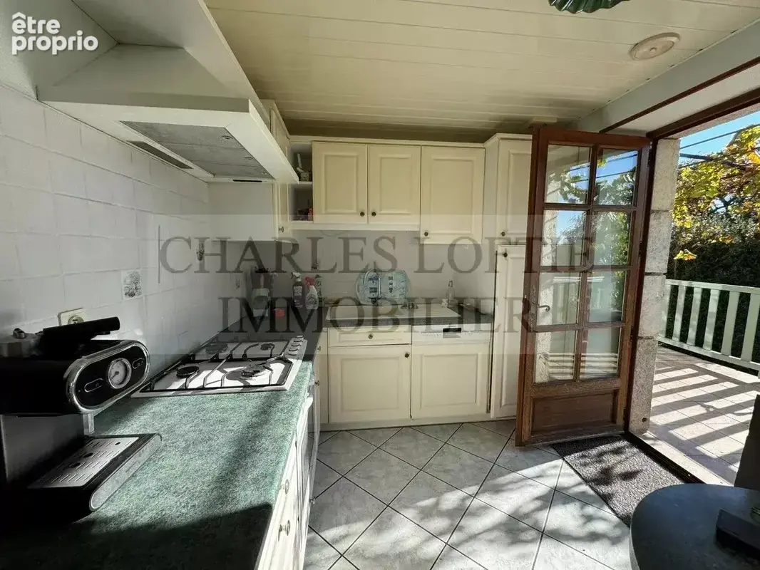 Belle maison en pierre avec piscine, au calme, sur un terrain de 1 800 m² - photo 6