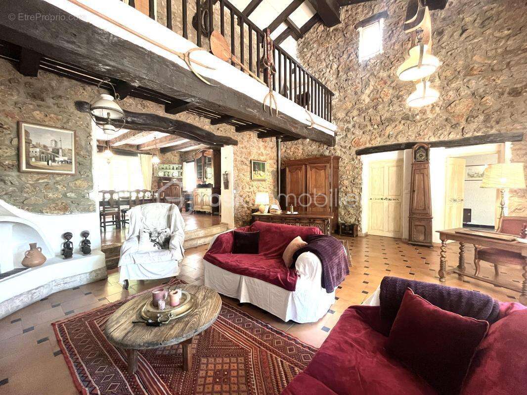 Charme, calme, intimité, à deux pas du village –  T3 de 137 m2 + T2 de 32 m2 – St Paul En Forêt (Var) - photo 5