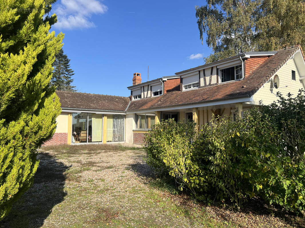 Maison à BOSGUERARD-DE-MARCOUVILLE