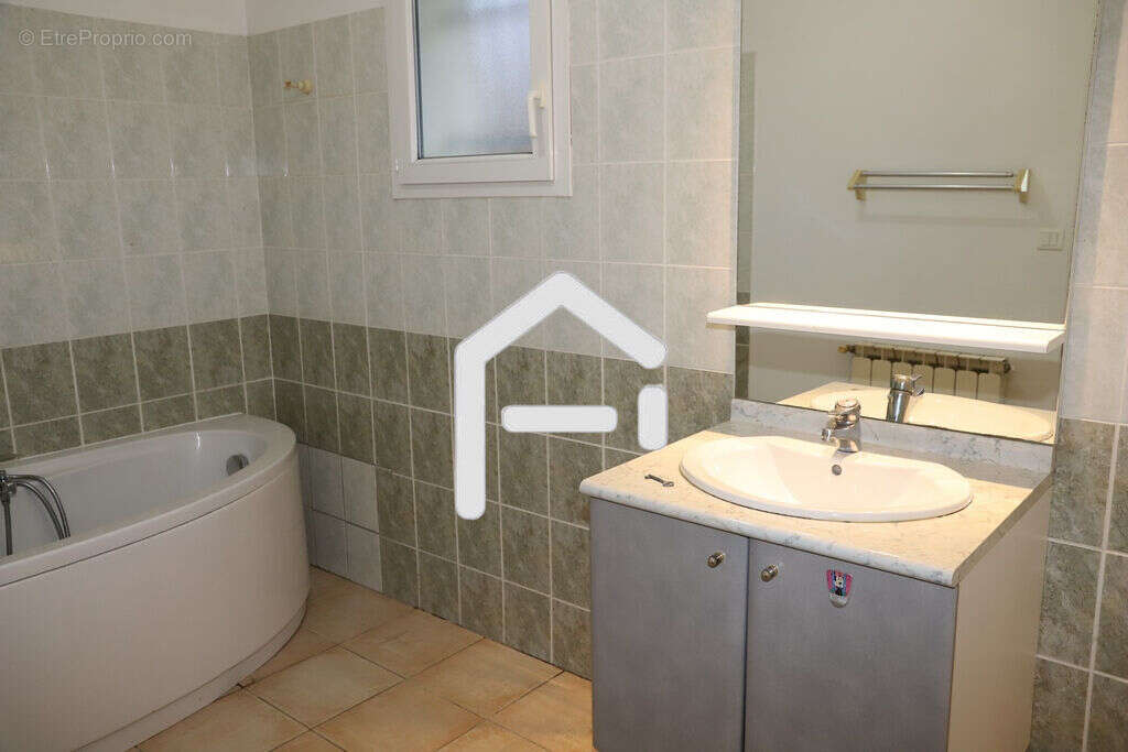 Maison à LA TOUR-DU-CRIEU